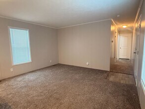 38039 St Tropez Dr in Clinton Township, MI - Building Photo - Building Photo