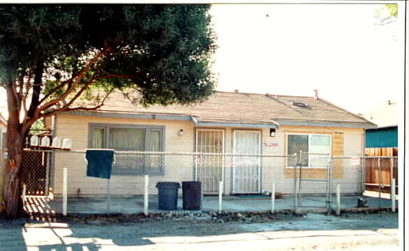 2148 Ralmar Ave in East Palo Alto, CA - Building Photo - Building Photo