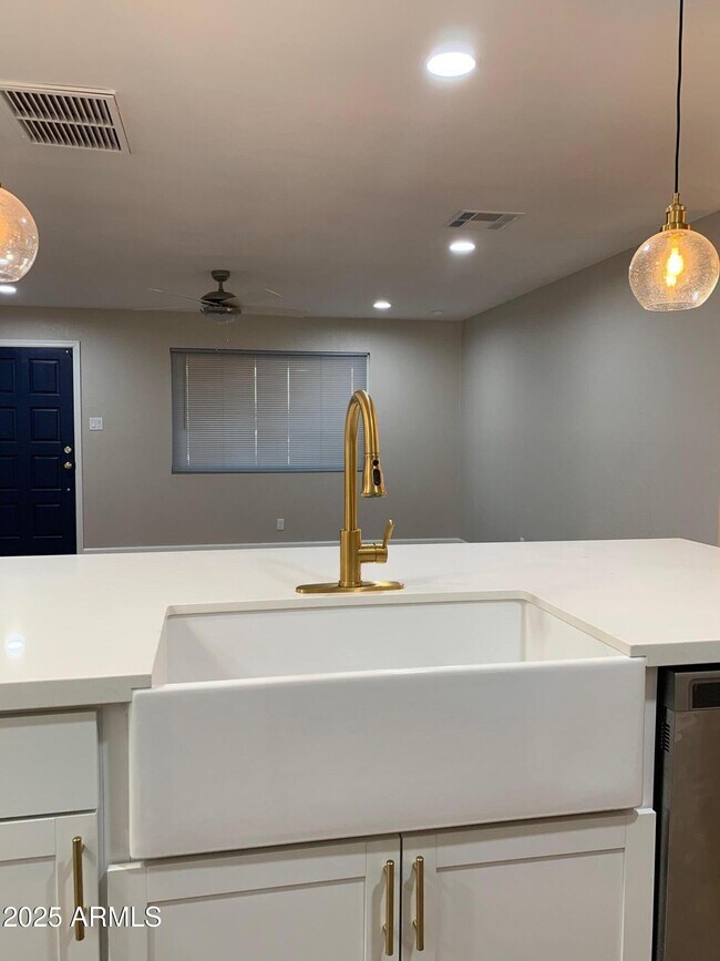 6943 E Loma Land Dr in Scottsdale, AZ - Building Photo - Building Photo