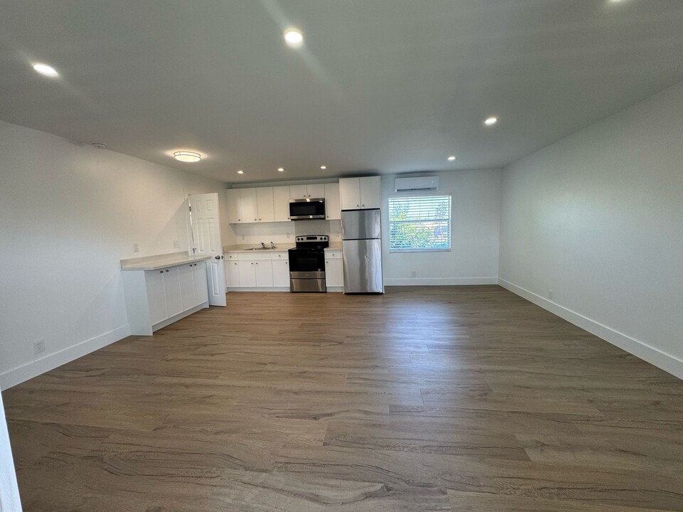 La Siesta Apartments I LLC in Fort Lauderdale, FL - Building Photo