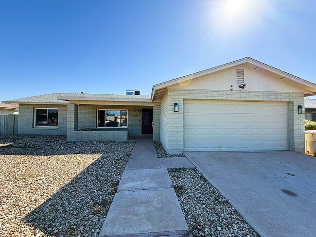 4823 W Mercer Ln