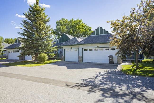 Baker Creek Village in High River, AB - Building Photo - Building Photo