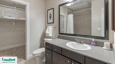 3501 Ross Ave, Unit 3082 in Dallas, TX - Foto de edificio - Building Photo