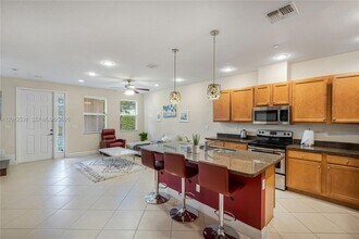 4025 Cascada Cir in Hollywood, FL - Building Photo - Building Photo