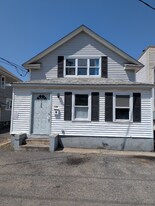 136 Duffy Ave in Hicksville, NY - Building Photo