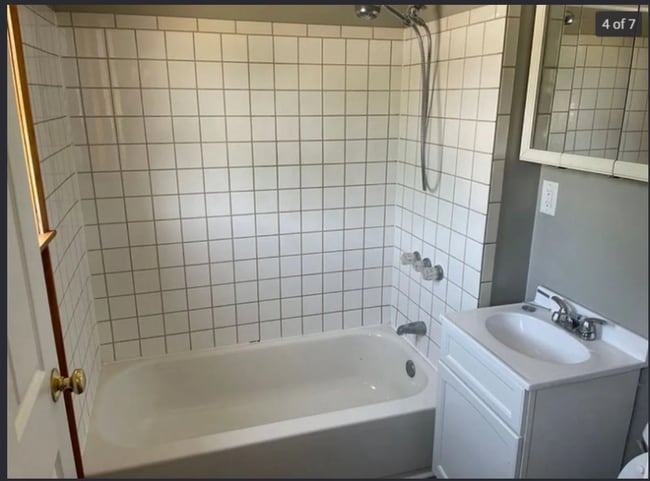 1328 Evelyn St, Unit 2 in Rockford, IL - Foto de edificio - Building Photo