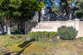 La Terrazza in Torrance, CA - Building Photo - Building Photo