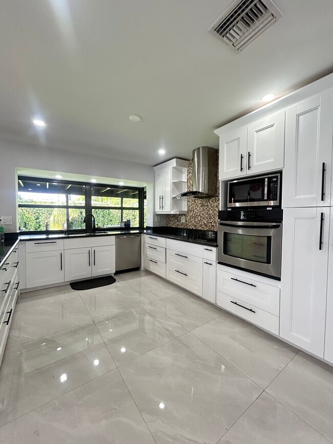 10401 SW 93rd St in Miami, FL - Building Photo - Building Photo