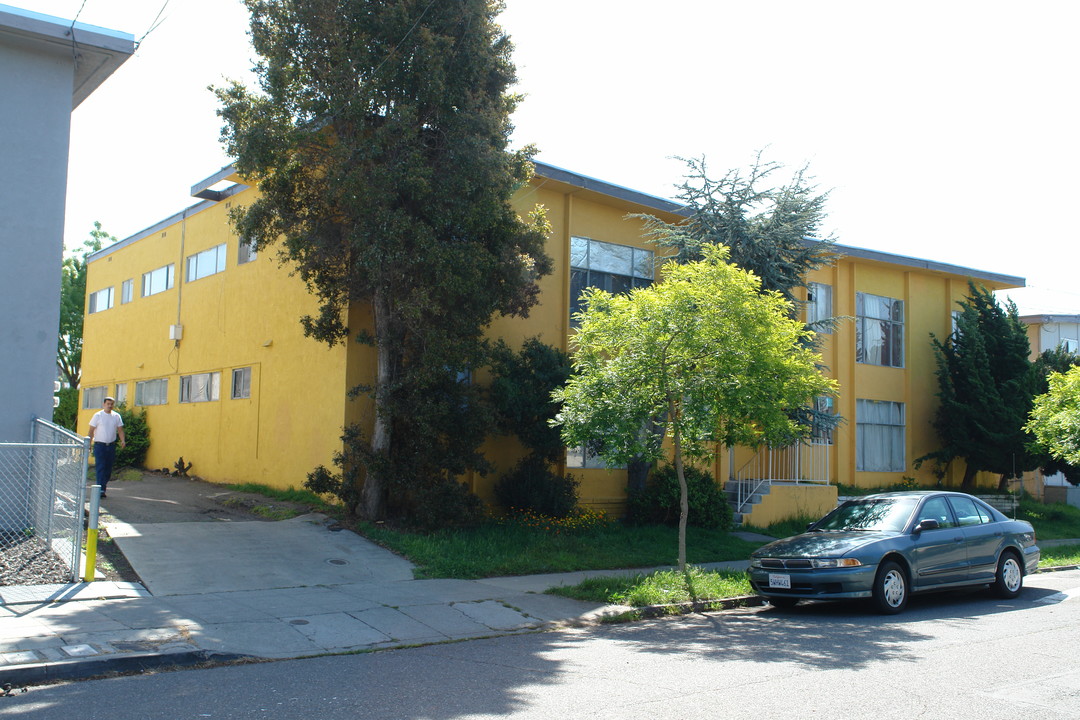 2215 Bonar St in Berkeley, CA - Building Photo