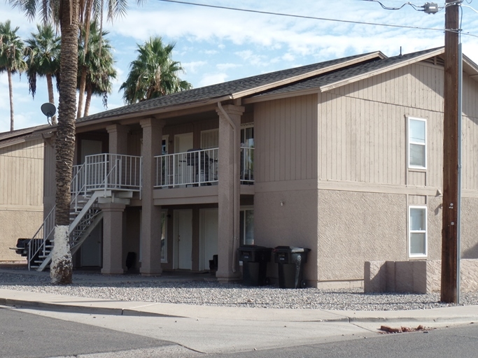 305 E Vine Cir in Mesa, AZ - Building Photo