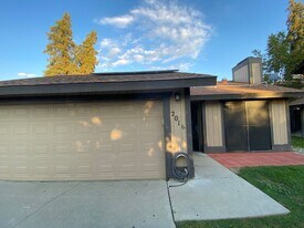2016 E Harold Ave in Visalia, CA - Building Photo