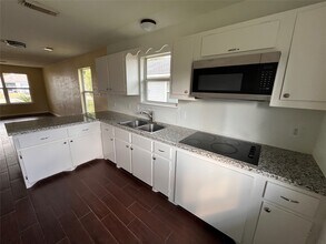 11842 Greencanyon Dr in Houston, TX - Building Photo - Building Photo