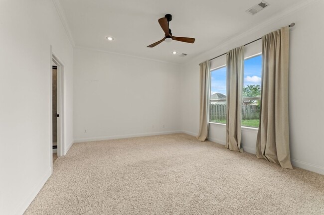 18642 Lake Harbor Ln in Prairieville, LA - Foto de edificio - Building Photo