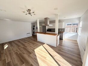 11235 37th Ave SW in Seattle, WA - Foto de edificio - Building Photo