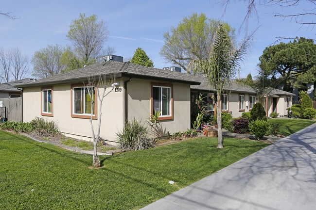 2309 Edison in Sacramento, CA - Building Photo - Building Photo