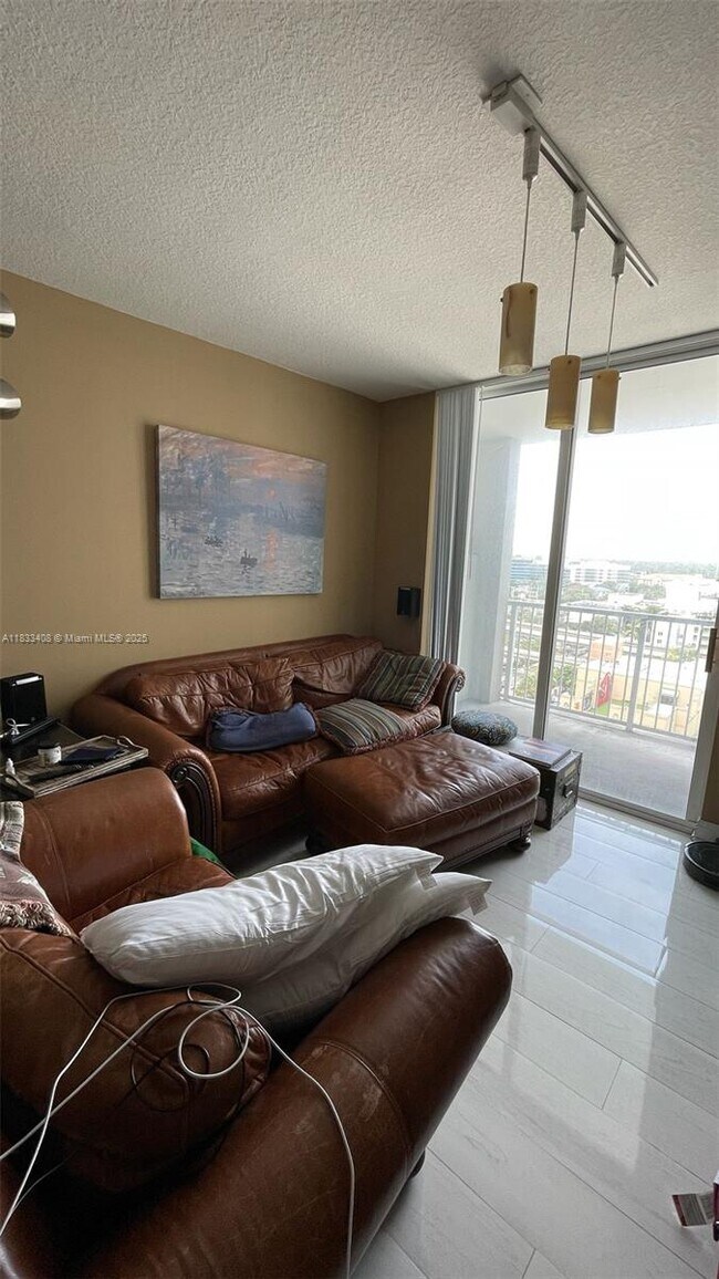 1250 S Miami Ave, Unit 1209 in Miami, FL - Building Photo - Building Photo