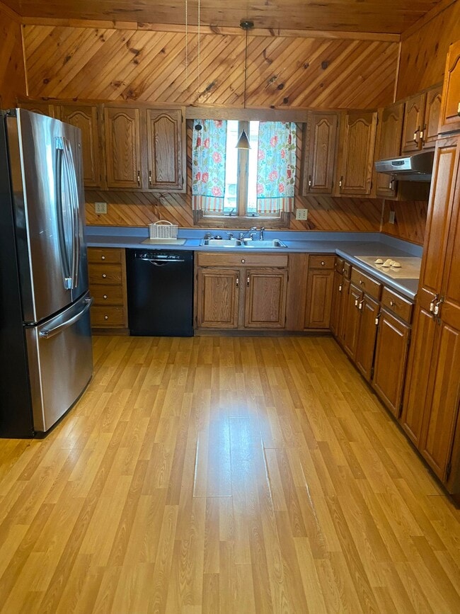 28 North St, Unit 1 in Waterville, ME - Foto de edificio - Building Photo