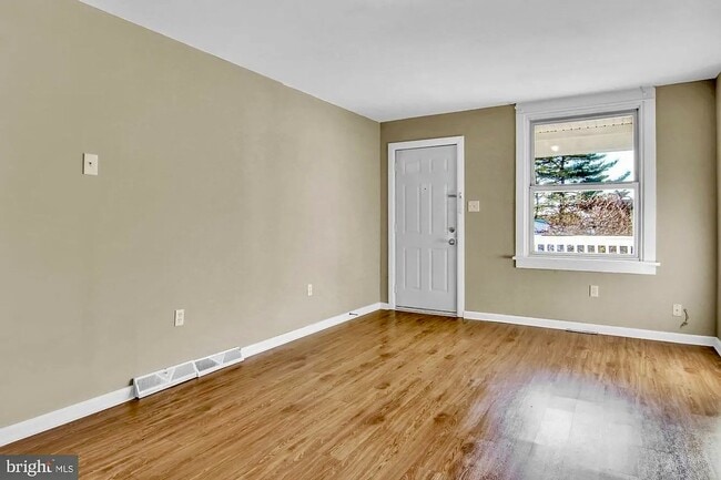 2324 Luce St in Harrisburg, PA - Building Photo - Building Photo