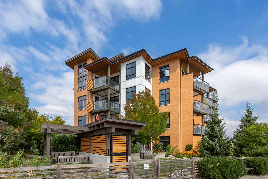 Glasshouse Lofts in New Westminster, BC - Building Photo