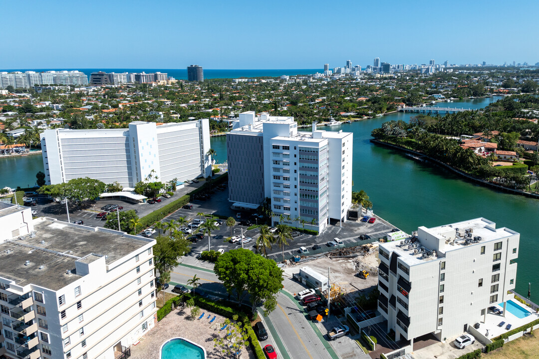 Blair House in Bay Harbor Islands, FL - Building Photo