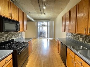 1000 W Adams St in Chicago, IL - Building Photo - Building Photo