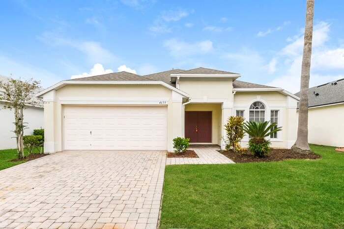 4639 Cumbrian Lakes Dr in Kissimmee, FL - Building Photo