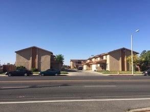 1341 E Avenue R in Palmdale, CA - Building Photo - Building Photo