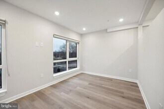 3449 Scotts Ln, Unit A306 in Philadelphia, PA - Building Photo - Building Photo