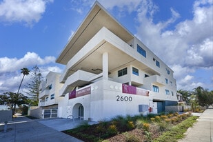2600 S Catalina St in Los Angeles, CA - Building Photo