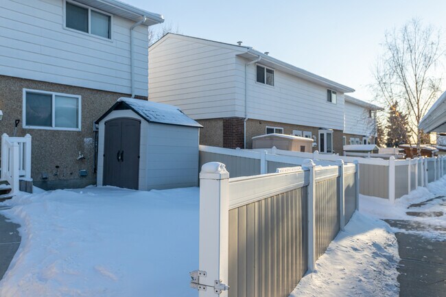 7704-7756 37 Ave NW in Edmonton, AB - Building Photo - Building Photo