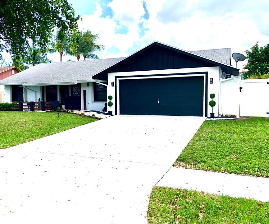 3952 Green Forest Dr in Boynton Beach, FL - Building Photo