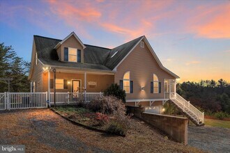 882 Liberty Furnace Rd in Edinburg, VA - Foto de edificio - Building Photo