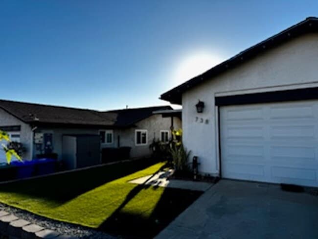 738 Beejay Dr in San Diego, CA - Foto de edificio - Building Photo
