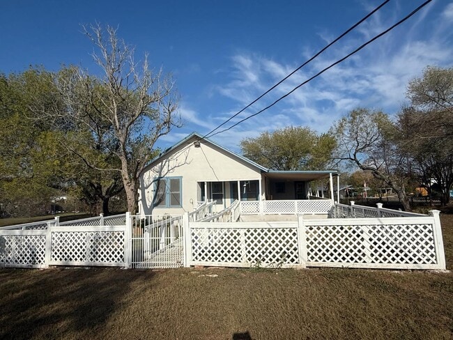 8315 Fm 327 in Elmendorf, TX - Building Photo - Building Photo