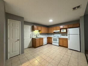 3814 Maverick Crk Rd in San Antonio, TX - Foto de edificio - Building Photo
