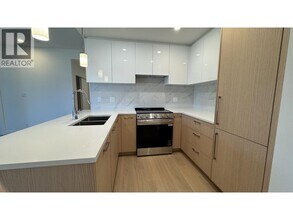 150 James Rd in Port Moody, BC - Building Photo - Building Photo