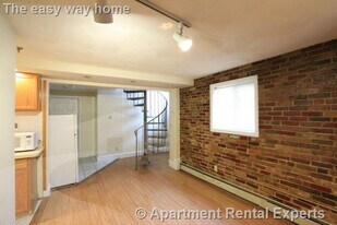 12 Mt Auburn St in Cambridge, MA - Building Photo