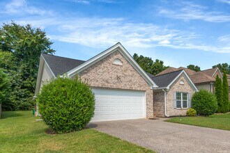 1035 Daniel Ln in Spring Hill, TN - Foto de edificio - Building Photo