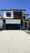 1100 NW Sproul Dr in Waukee, IA - Building Photo