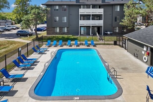 Westwood Apartments in West Des Moines, IA - Building Photo