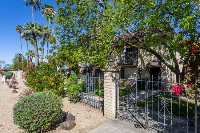 Royal Palm Central Condo in Phoenix, AZ - Building Photo - Building Photo