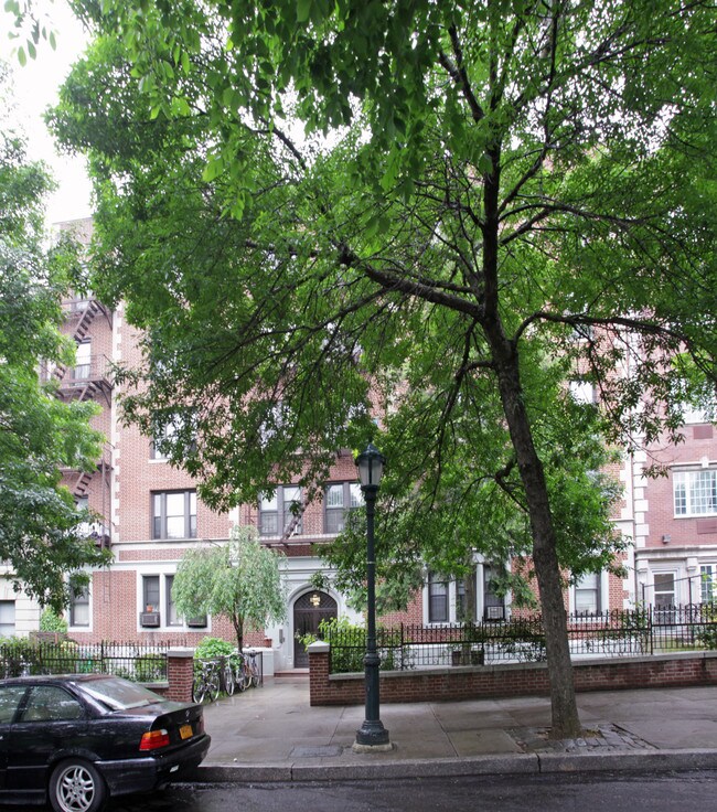 486 Eastern Pky in Brooklyn, NY - Foto de edificio - Building Photo