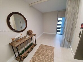 16385 Biscayne Blvd, Unit 507 in Aventura, FL - Building Photo - Building Photo