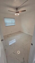 5332 NW 18th St in Lauderhill, FL - Foto de edificio - Building Photo