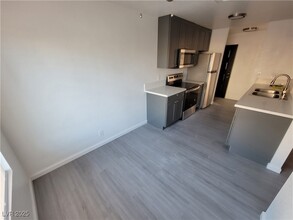 2771 S Mountain Vista St, Unit B in Las Vegas, NV - Building Photo - Building Photo