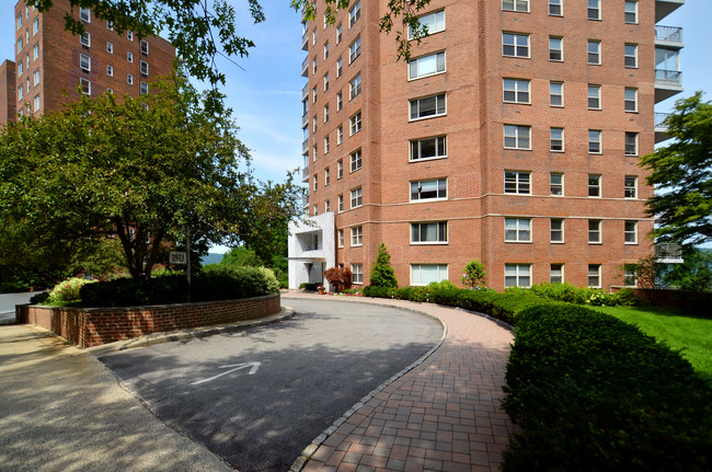 River Terrace Apartments in Bronx, NY - Foto de edificio - Building Photo