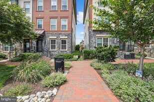 1737 13th St S in Arlington, VA - Building Photo