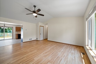 391 Garrison Dr in Lake Geneva, WI - Building Photo - Building Photo