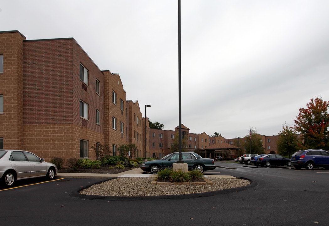 Whispering Oaks in Hermitage, PA - Foto de edificio