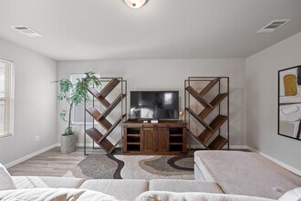 2849 Golf Crest Dr in Wharton, TX - Foto de edificio - Building Photo
